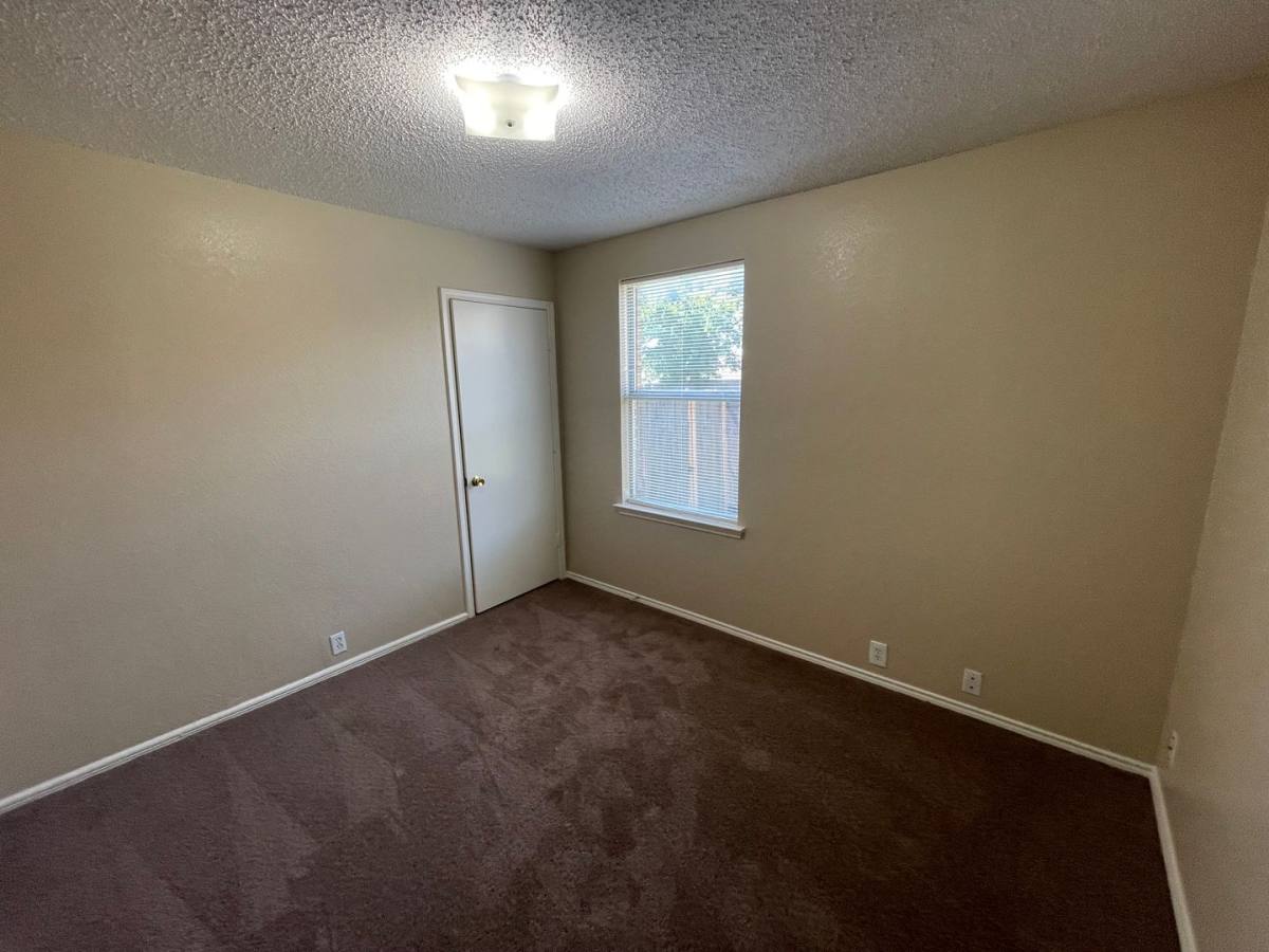 House for rent at 1611 Columbia Dr, Red Oak, TX 75154