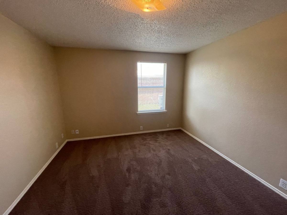 House for rent at 1611 Columbia Dr, Red Oak, TX 75154
