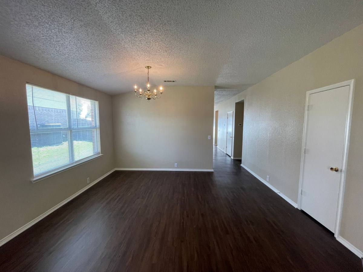 House for rent at 1611 Columbia Dr, Red Oak, TX 75154
