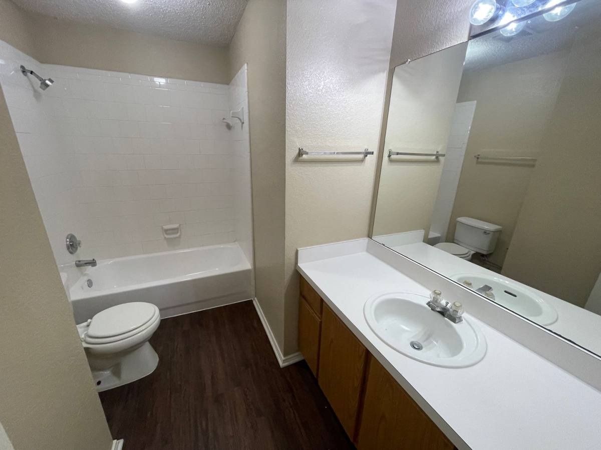 House for rent at 1611 Columbia Dr, Red Oak, TX 75154