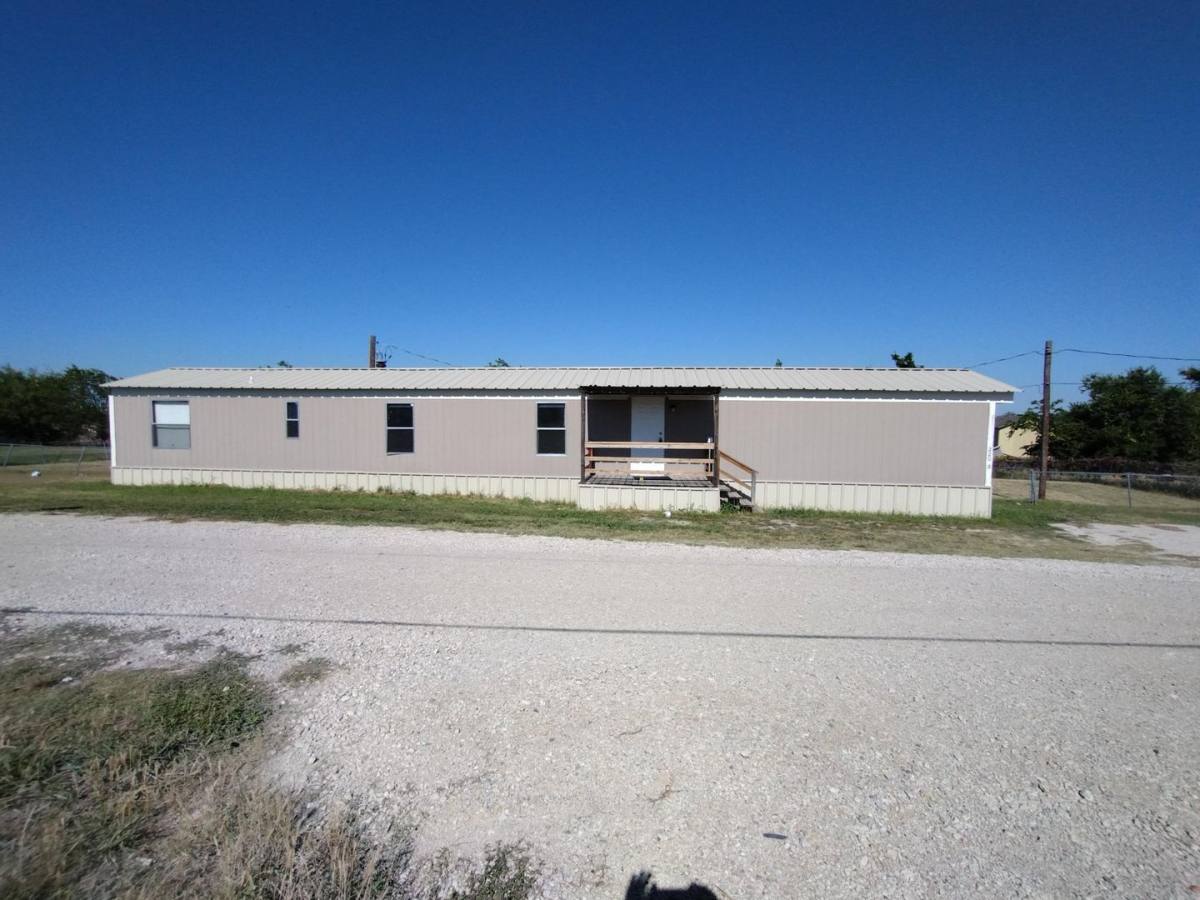 House for rent at 220 Baughman Hill Rd, Azle, TX 76020
