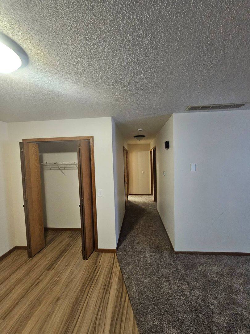 Apartment for rent at 422 E 7th St, Carroll, IA 51401