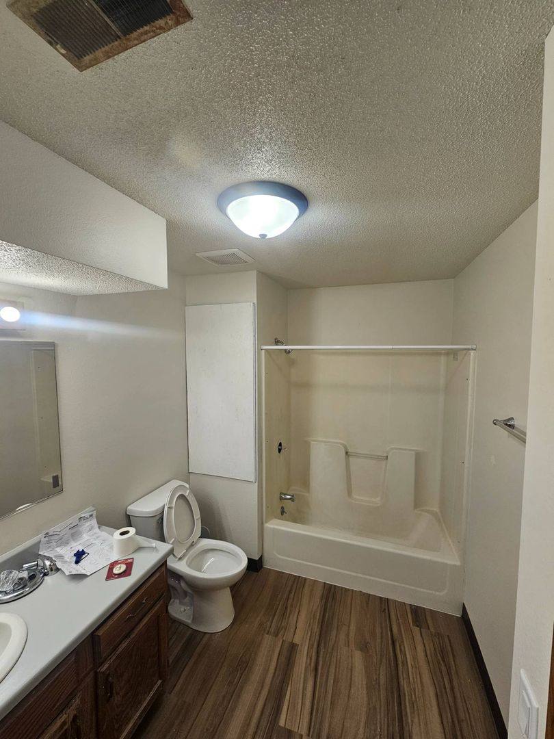 Apartment for rent at 422 E 7th St, Carroll, IA 51401