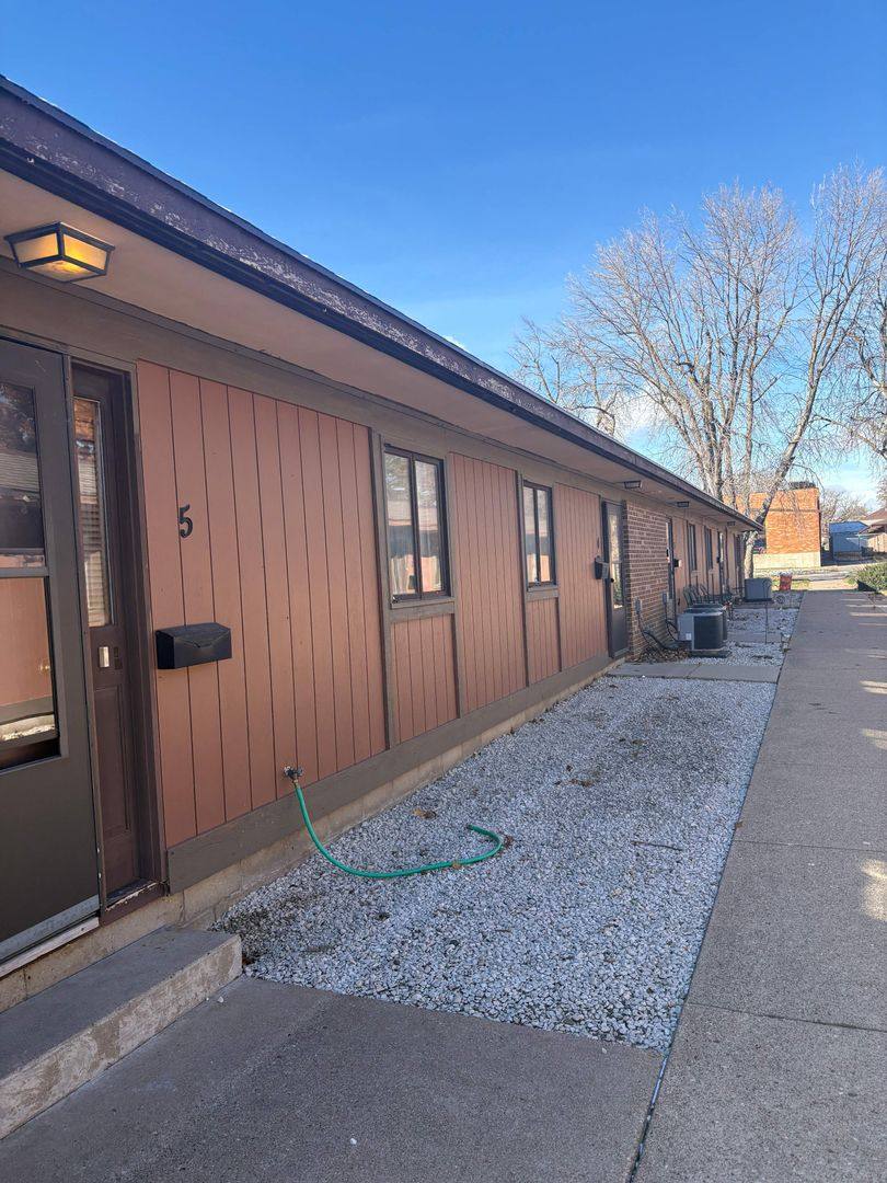 Apartment for rent at 422 E 7th St, Carroll, IA 51401