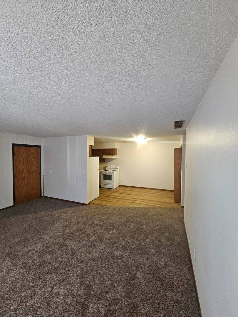 Apartment for rent at 422 E 7th St, Carroll, IA 51401