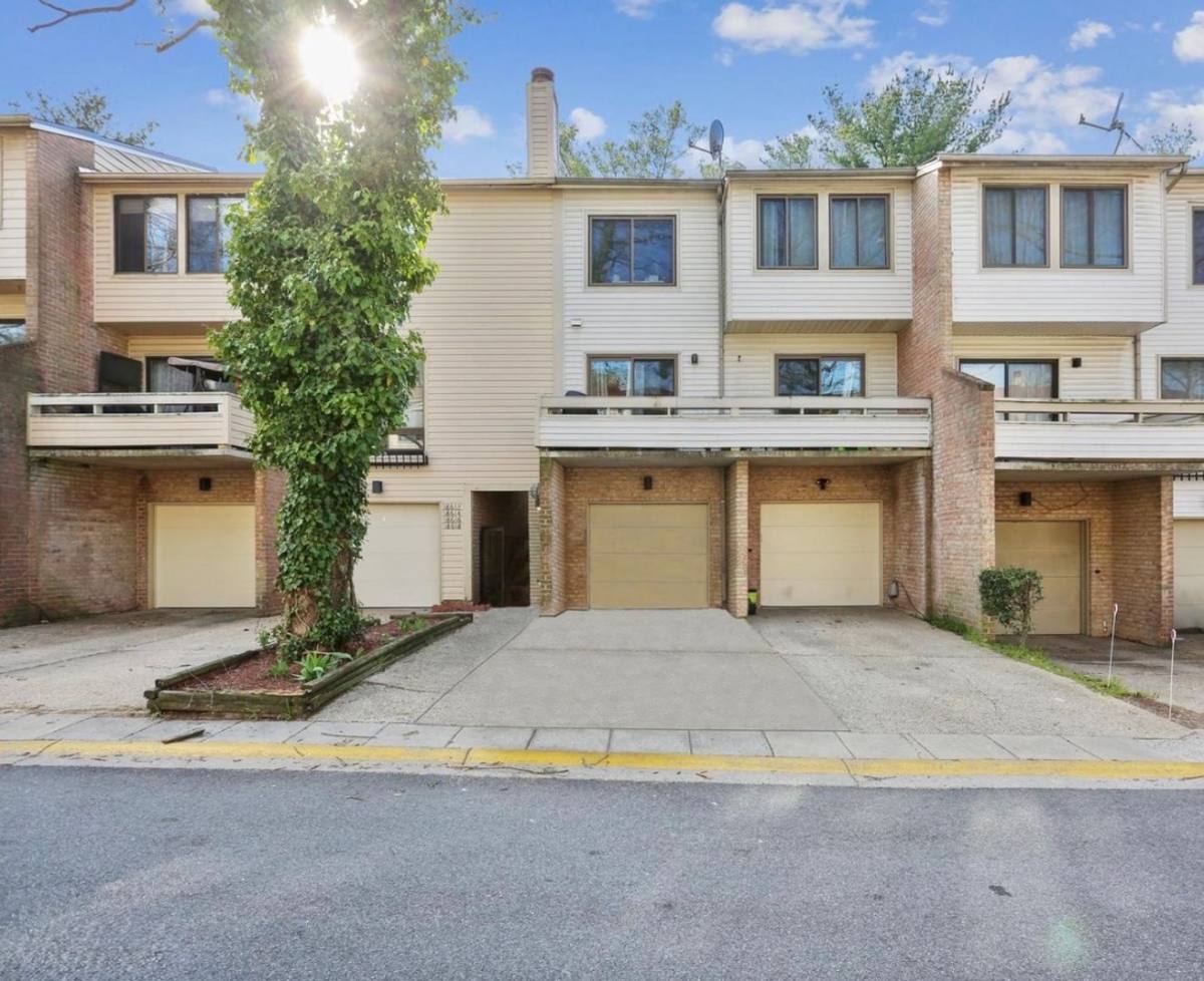 Townhouse for rent at 18616 Pier Point Place, Montgomery Village, MD 20886