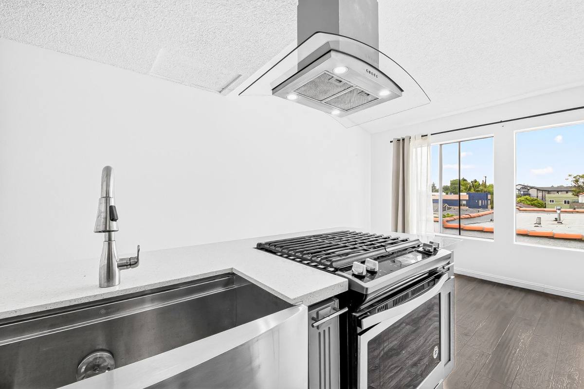 Apartment for rent at 3901 E 11th St, Long Beach, CA 90804