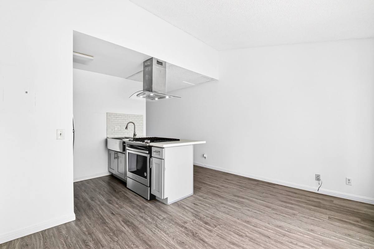 Apartment for rent at 3901 E 11th St, Long Beach, CA 90804