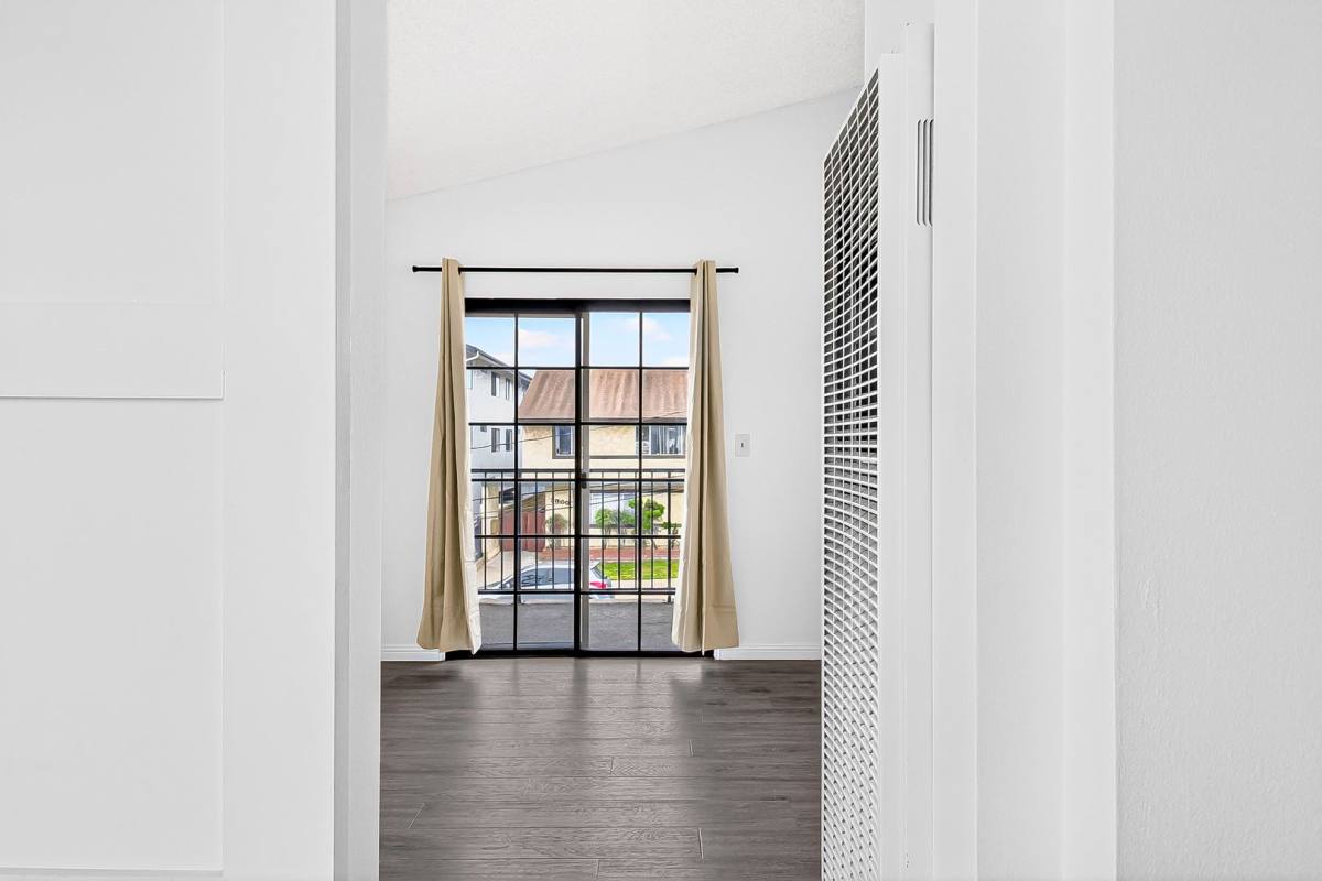Apartment for rent at 3901 E 11th St, Long Beach, CA 90804