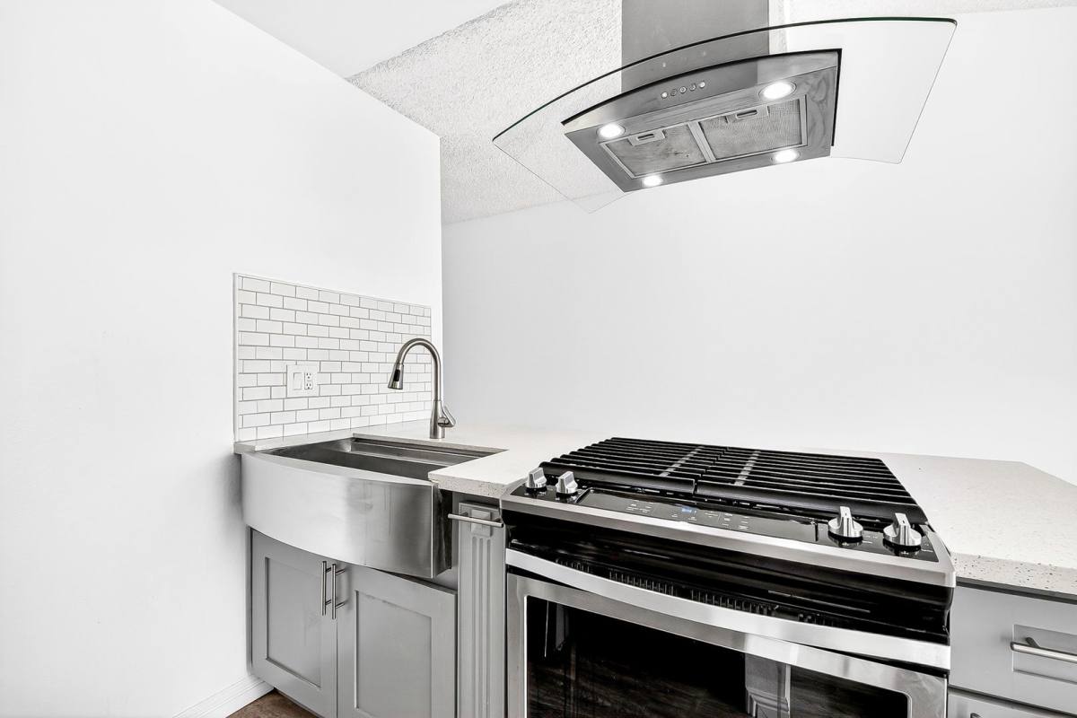 Apartment for rent at 3901 E 11th St, Long Beach, CA 90804