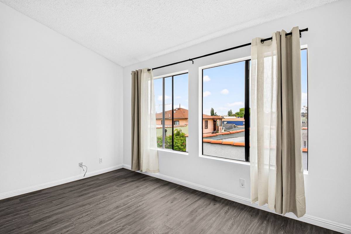 Apartment for rent at 3901 E 11th St, Long Beach, CA 90804