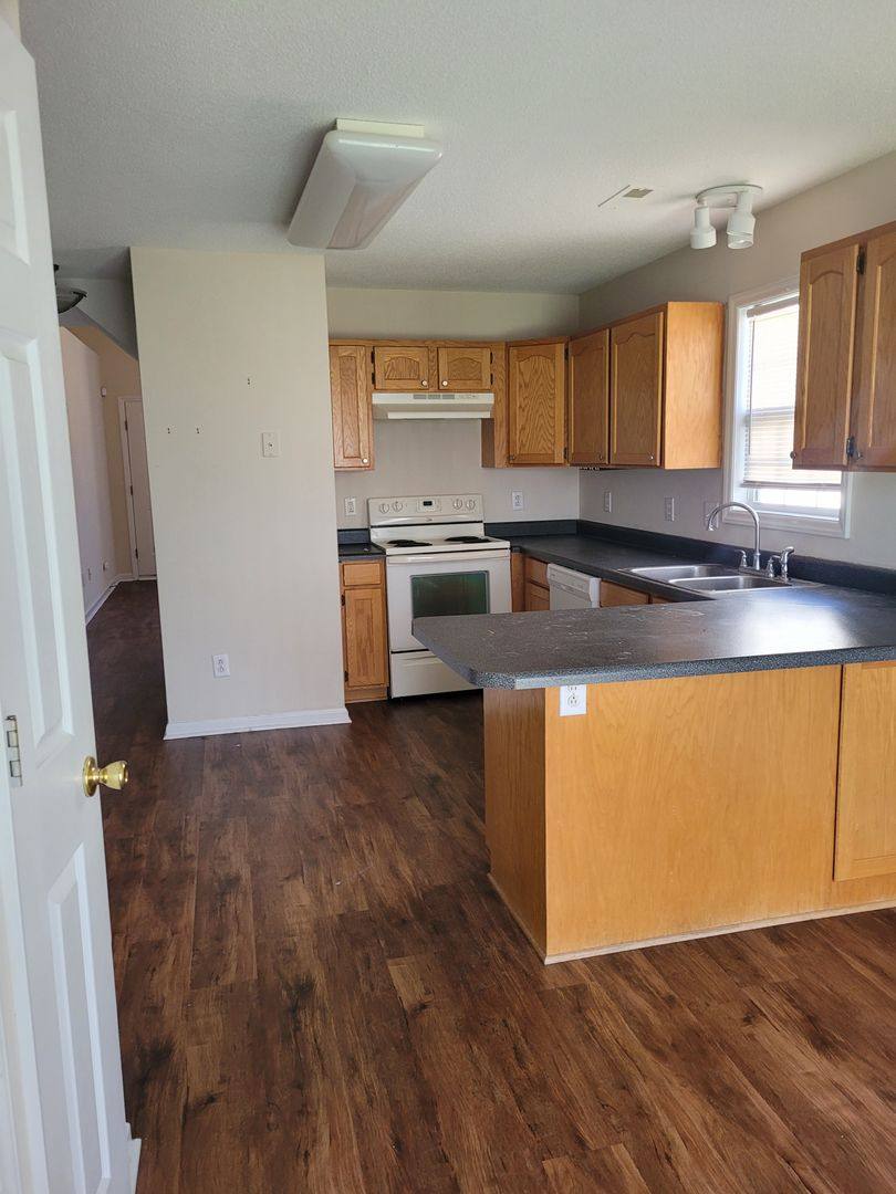 Townhouse for rent at 184 Bethania Oaks Circle, Pfafftown, NC 27040