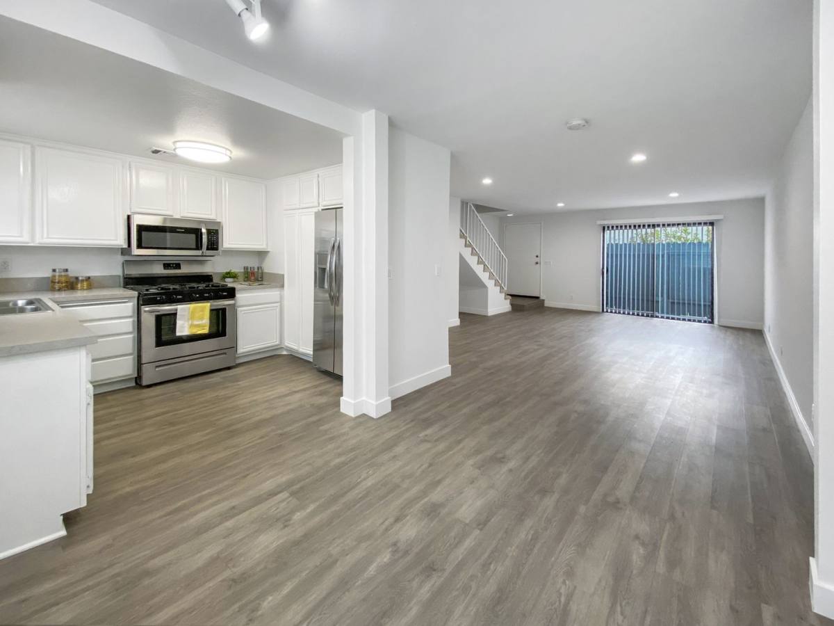 Townhouse for rent at 1050 Allen Ave, Glendale, CA 91201