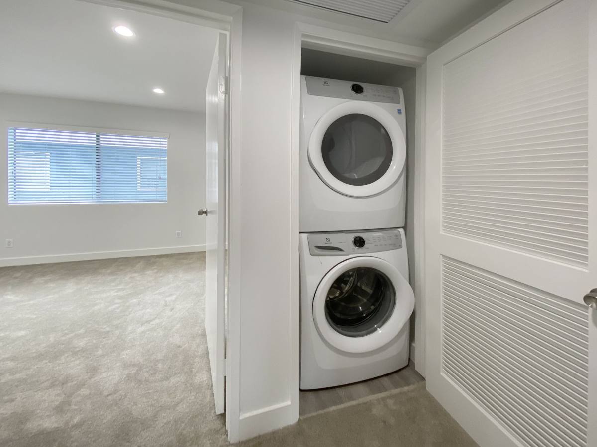 Townhouse for rent at 1050 Allen Ave, Glendale, CA 91201