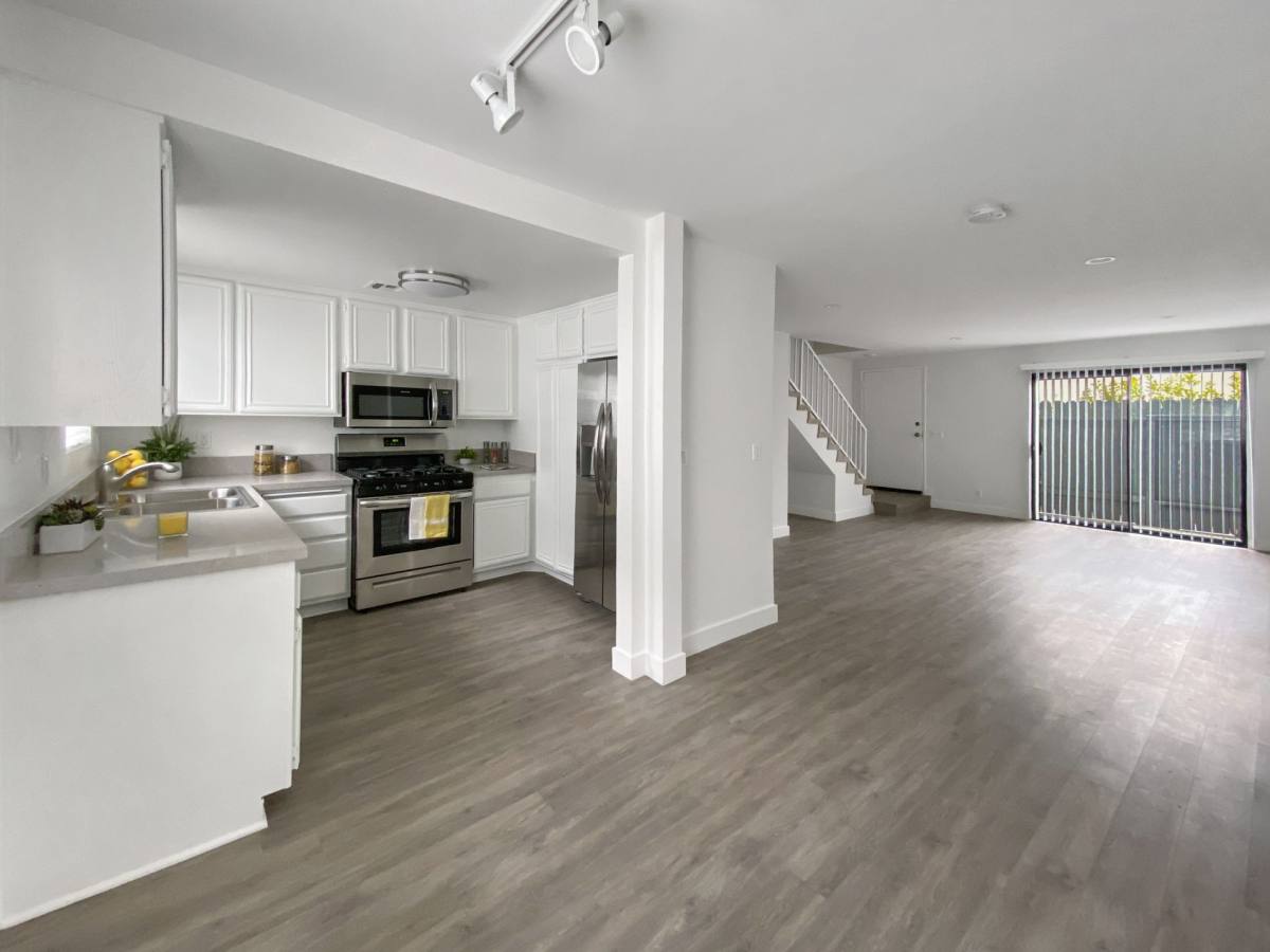 Townhouse for rent at 1050 Allen Ave, Glendale, CA 91201