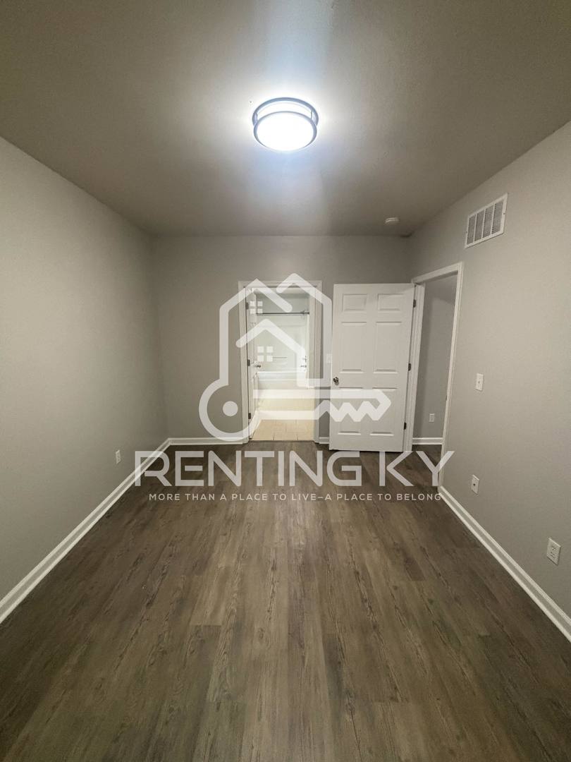 Townhouse for rent at 166 S Killarney Lane, Richmond, KY 40475