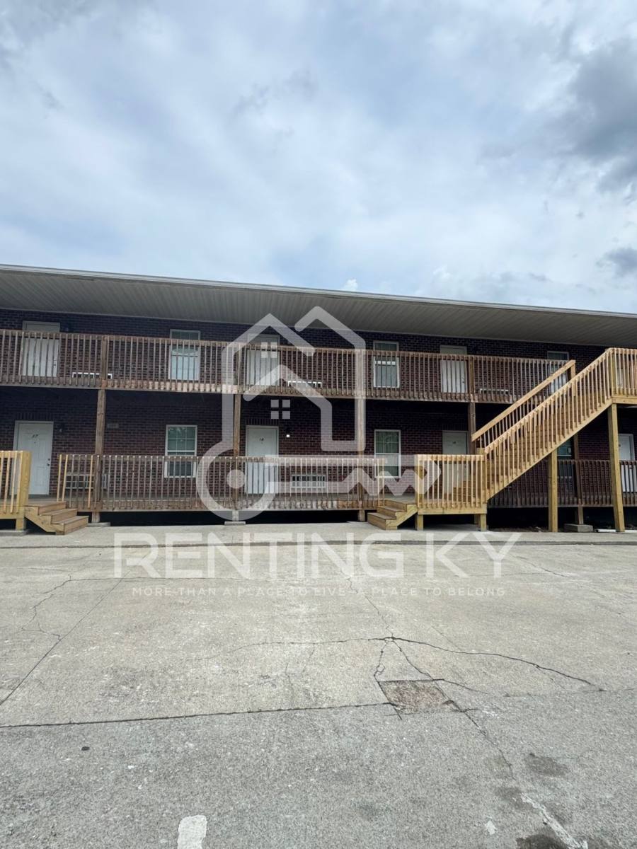Townhouse for rent at 166 S Killarney Lane, Richmond, KY 40475