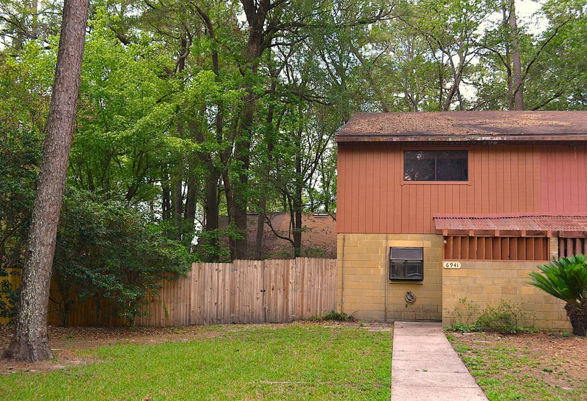 Townhouse for rent at 6941 SW 45th Ave, Gainesville, FL 32608