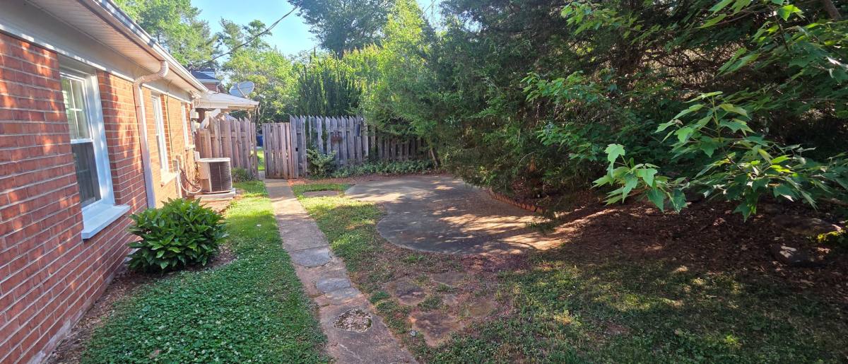 House for rent at 2632 Grosvenor Place #B, Winston Salem, NC 27106
