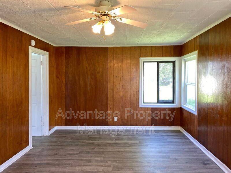 House for rent at 1415 W 4th St, Halsey, OR 97348
