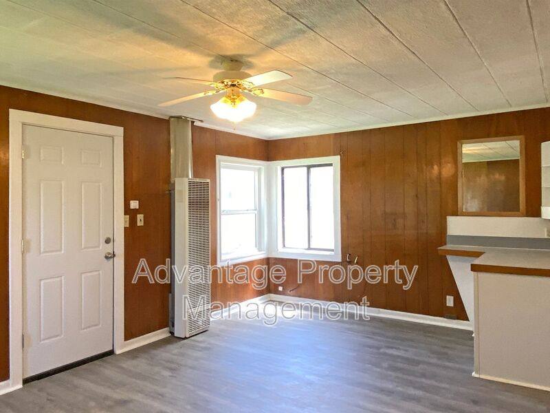 House for rent at 1415 W 4th St, Halsey, OR 97348