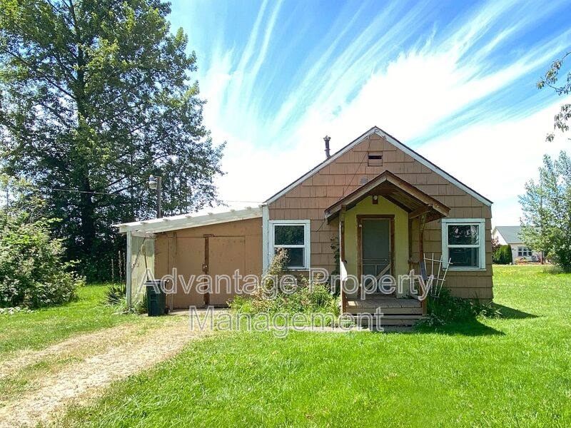 House for rent at 1415 W 4th St, Halsey, OR 97348