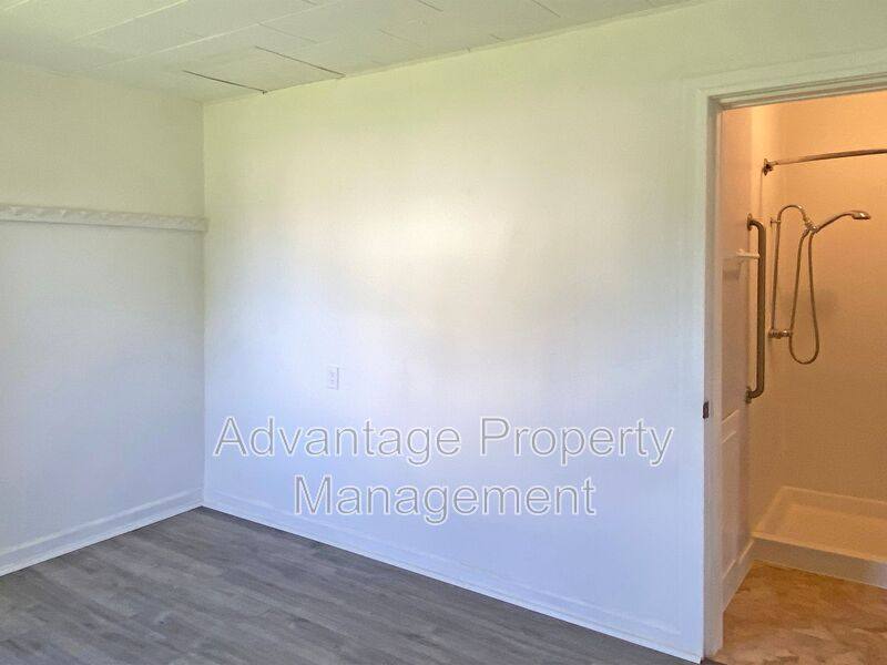 House for rent at 1415 W 4th St, Halsey, OR 97348
