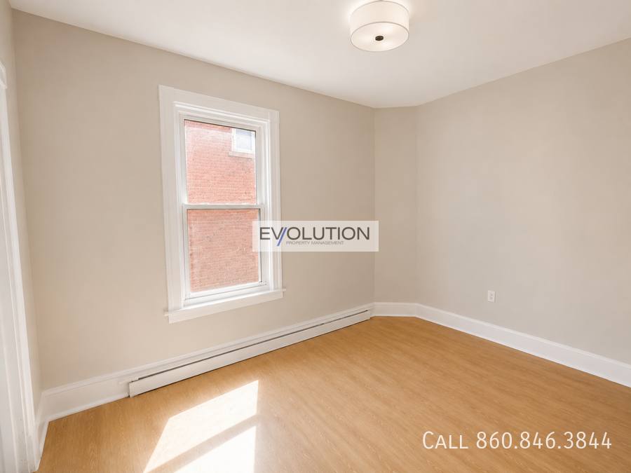 Apartment for rent at 906-908 Park St, Hartford, CT 06106