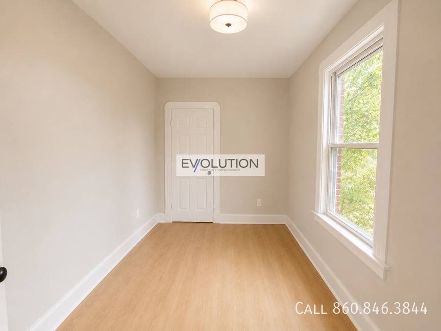 Apartment for rent at 906-908 Park St, Hartford, CT 06106