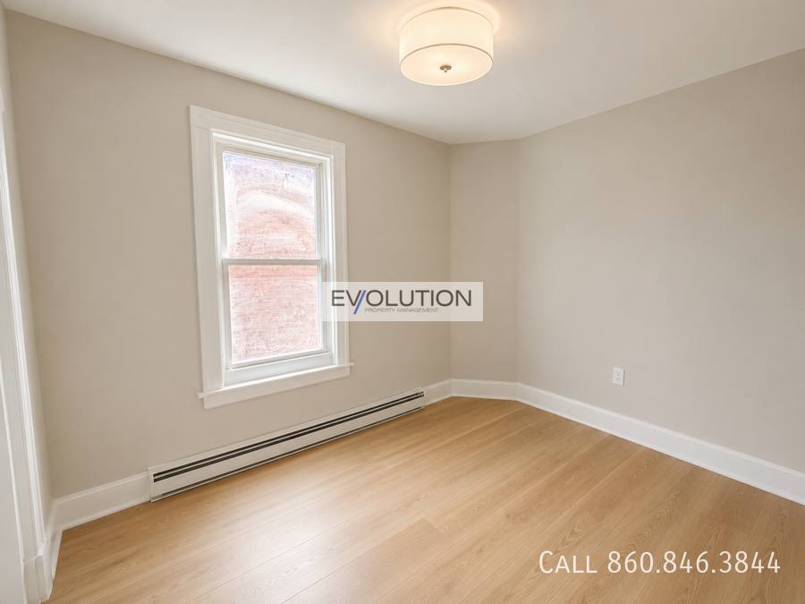 Apartment for rent at 906-908 Park St, Hartford, CT 06106