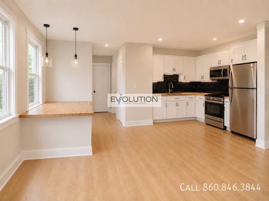 Apartment for rent at 906-908 Park St, Hartford, CT 06106