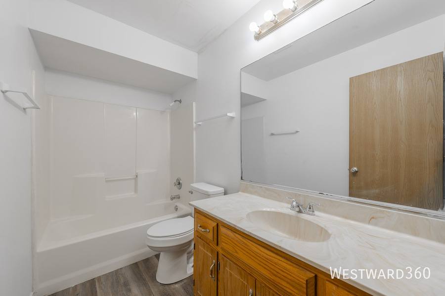 Apartment for rent at 915 Spiros Court, Dekalb, IL 60115
