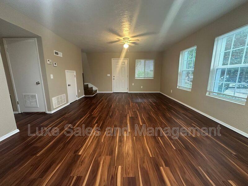 House for rent at 6004 NW Expressway, Oklahoma City, OK 73132
