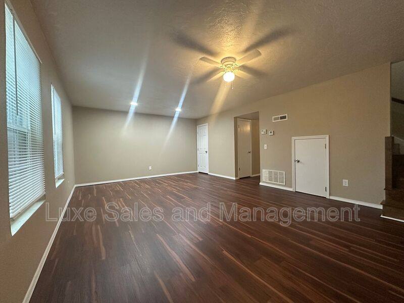 House for rent at 6004 NW Expressway, Oklahoma City, OK 73132