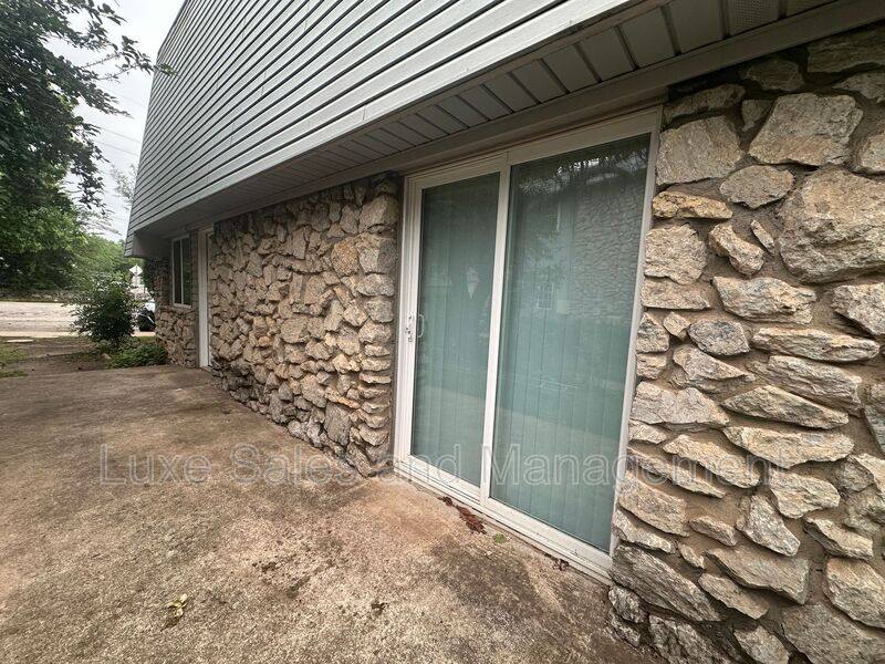 House for rent at 6004 NW Expressway, Oklahoma City, OK 73132