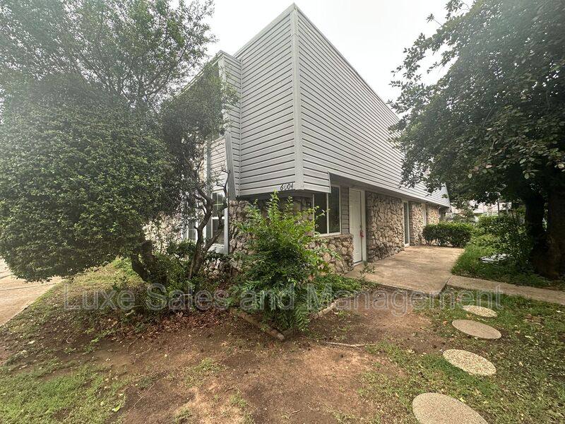 House for rent at 6004 NW Expressway, Oklahoma City, OK 73132