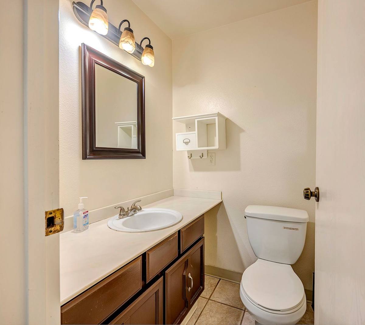 Townhouse for rent at 22715 Lakeview Dr, Mountlake Terrace, WA 98043