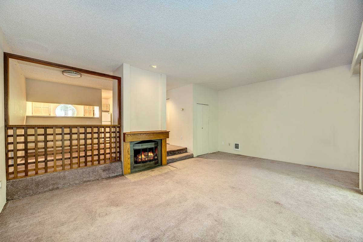 Townhouse for rent at 22715 Lakeview Dr, Mountlake Terrace, WA 98043