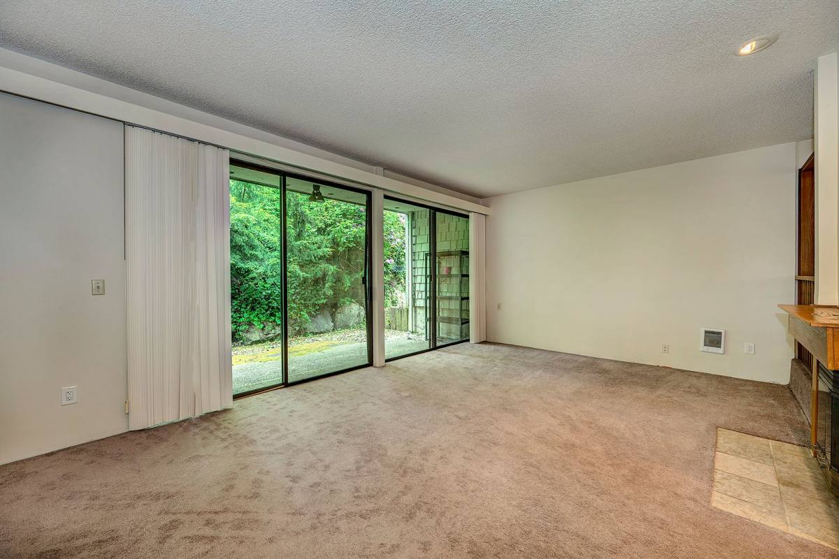 Townhouse for rent at 22715 Lakeview Dr, Mountlake Terrace, WA 98043