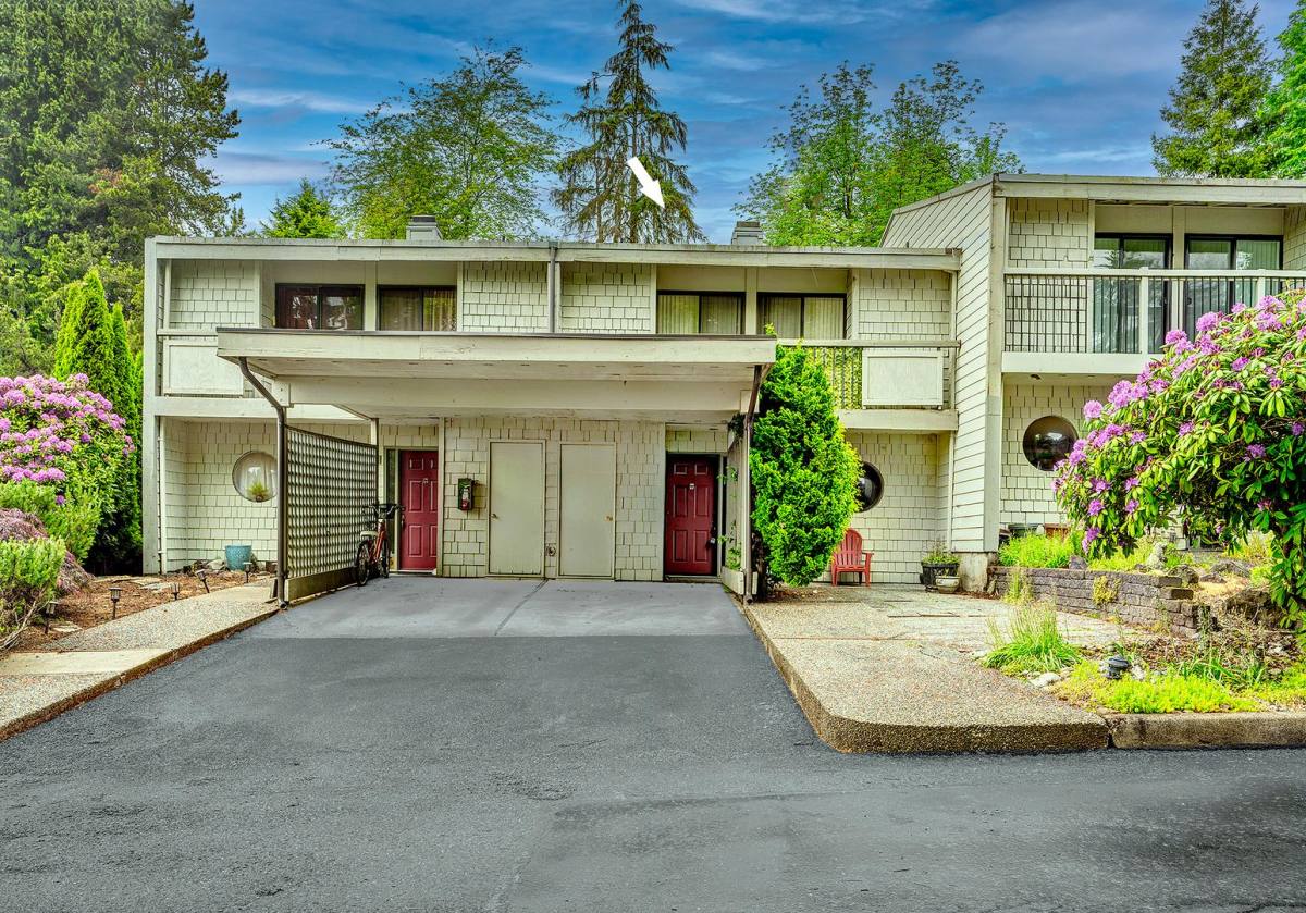 Townhouse for rent at 22715 Lakeview Dr, Mountlake Terrace, WA 98043