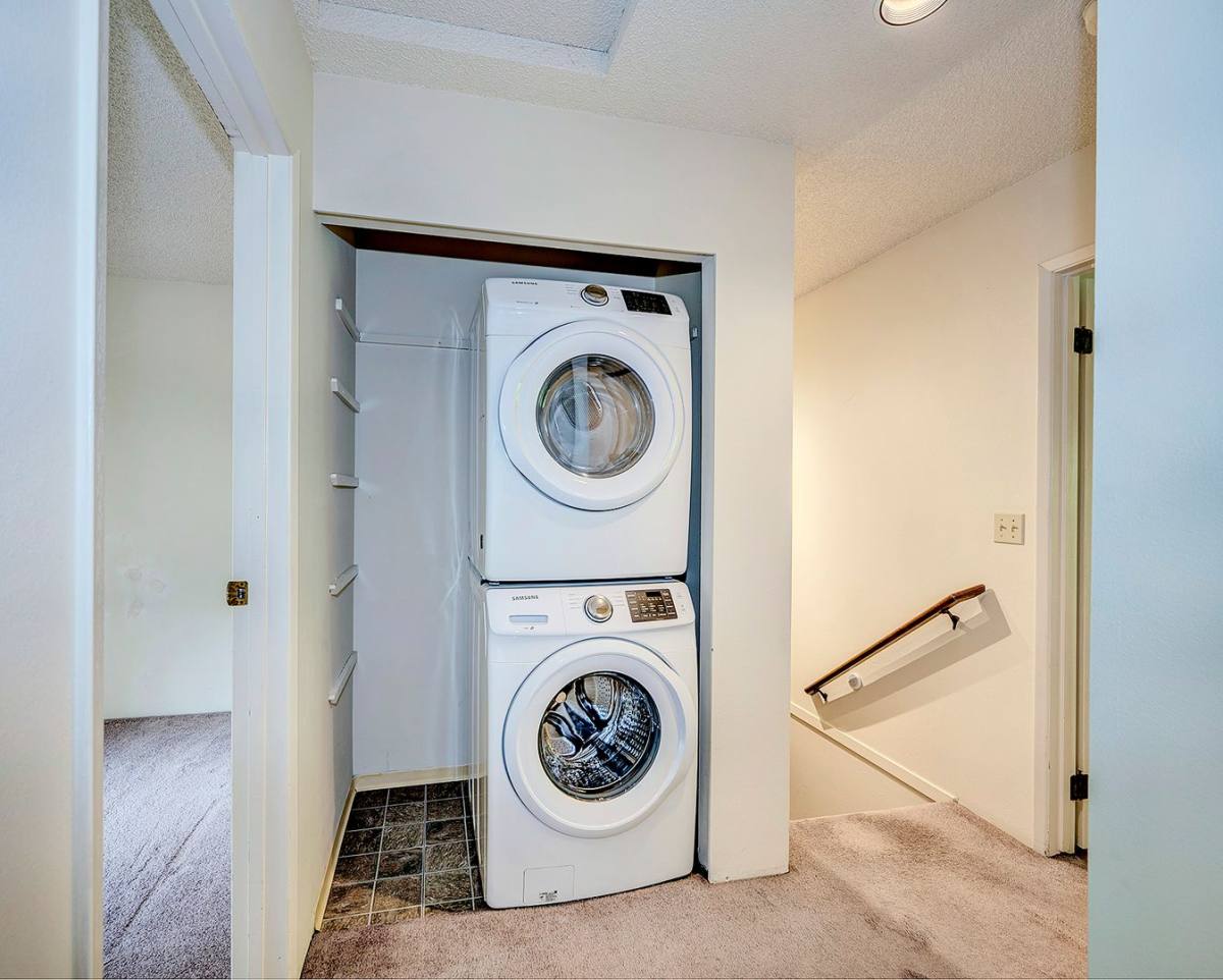 Townhouse for rent at 22715 Lakeview Dr, Mountlake Terrace, WA 98043