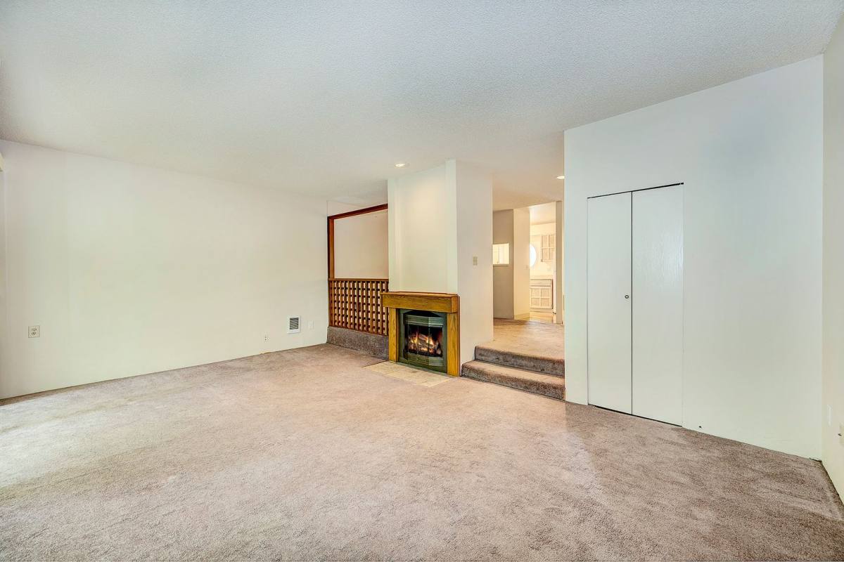 Townhouse for rent at 22715 Lakeview Dr, Mountlake Terrace, WA 98043