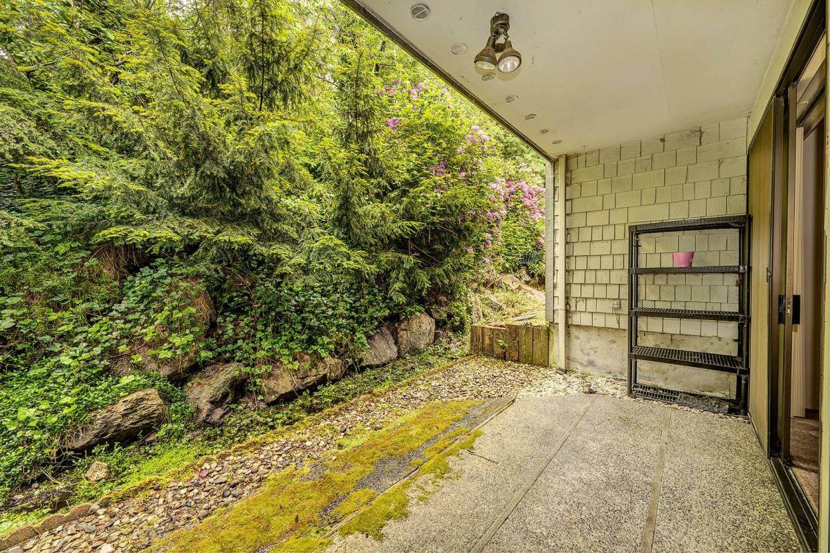 Townhouse for rent at 22715 Lakeview Dr, Mountlake Terrace, WA 98043