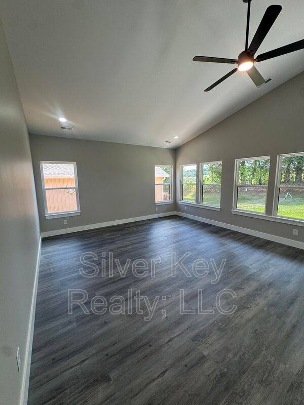House for rent at 920 Stratford Ave, Sweetwater, TN 37874