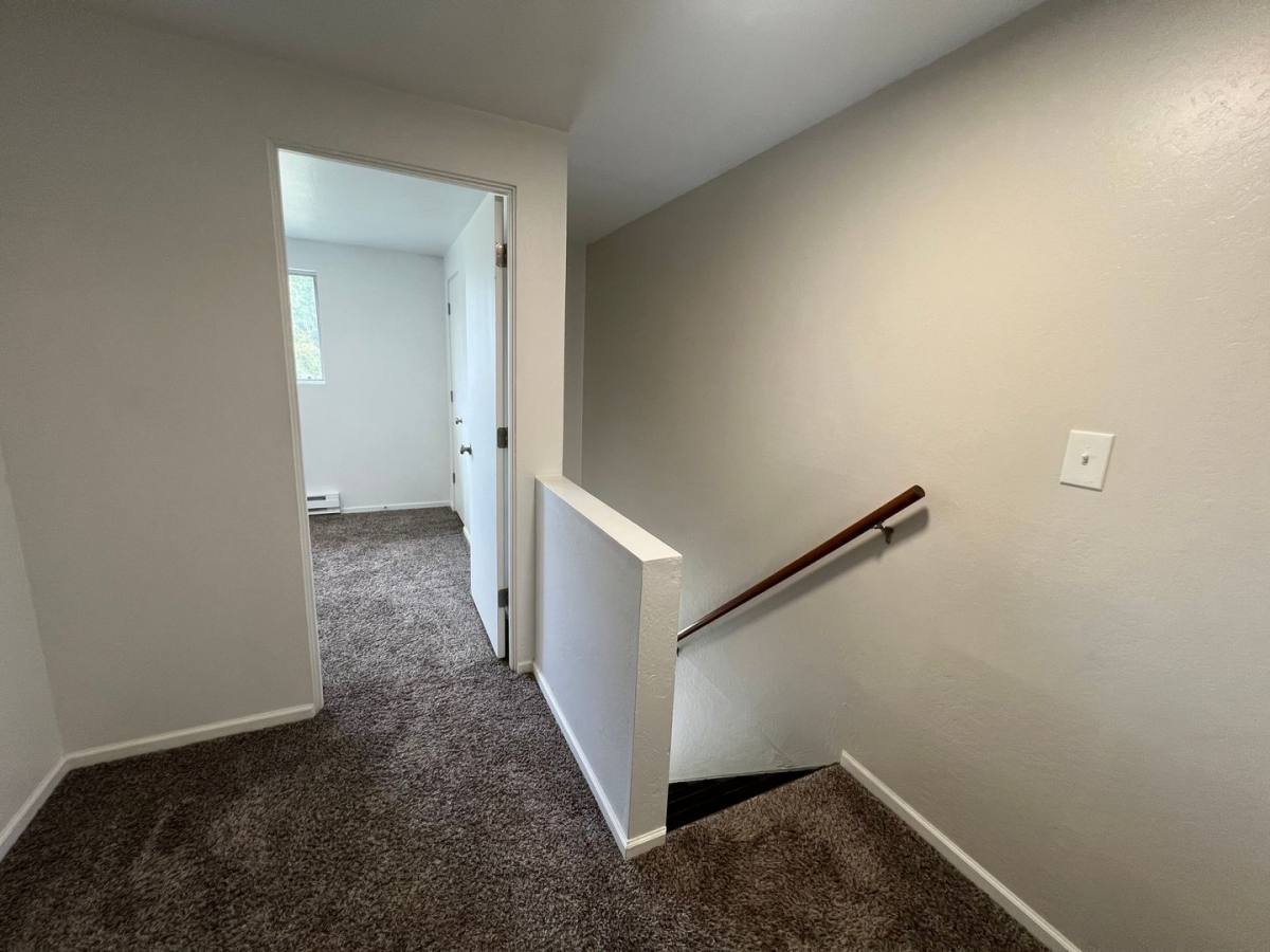 Apartment for rent at 324 Ackerman Ave, Coos Bay, OR 97420