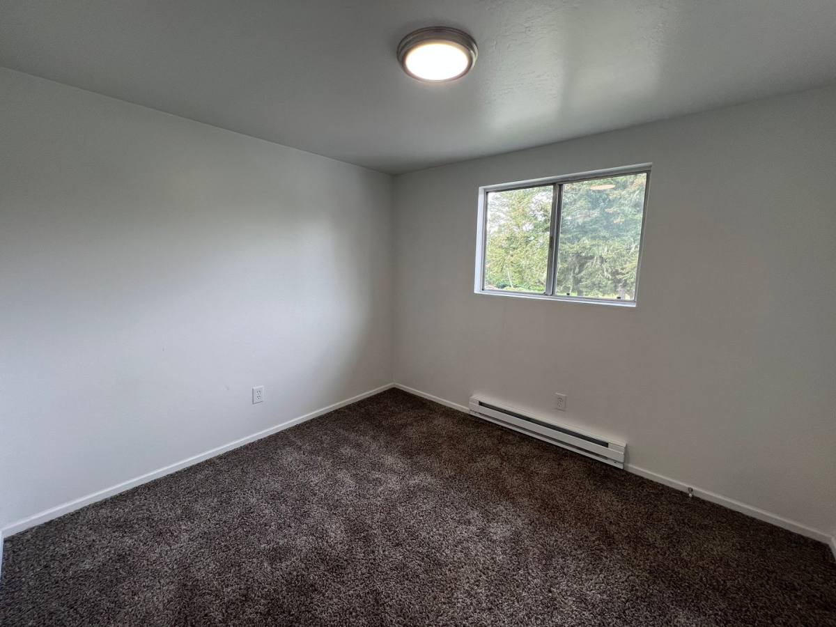 Apartment for rent at 324 Ackerman Ave, Coos Bay, OR 97420