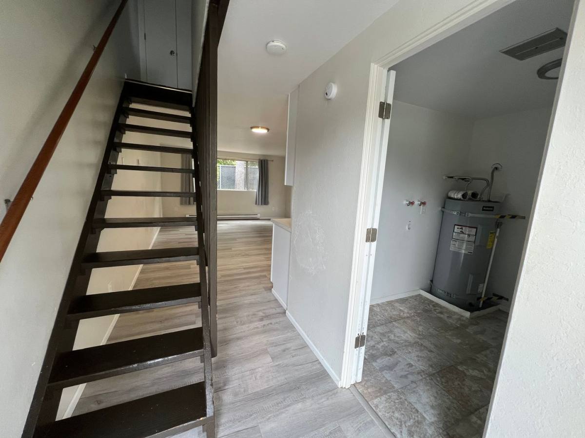 Apartment for rent at 324 Ackerman Ave, Coos Bay, OR 97420