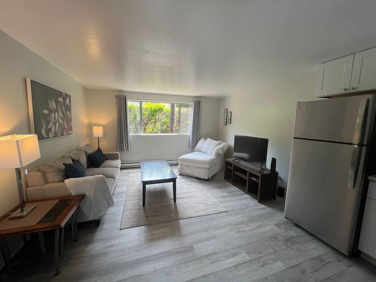 Apartment for rent at 324 Ackerman Ave, Coos Bay, OR 97420