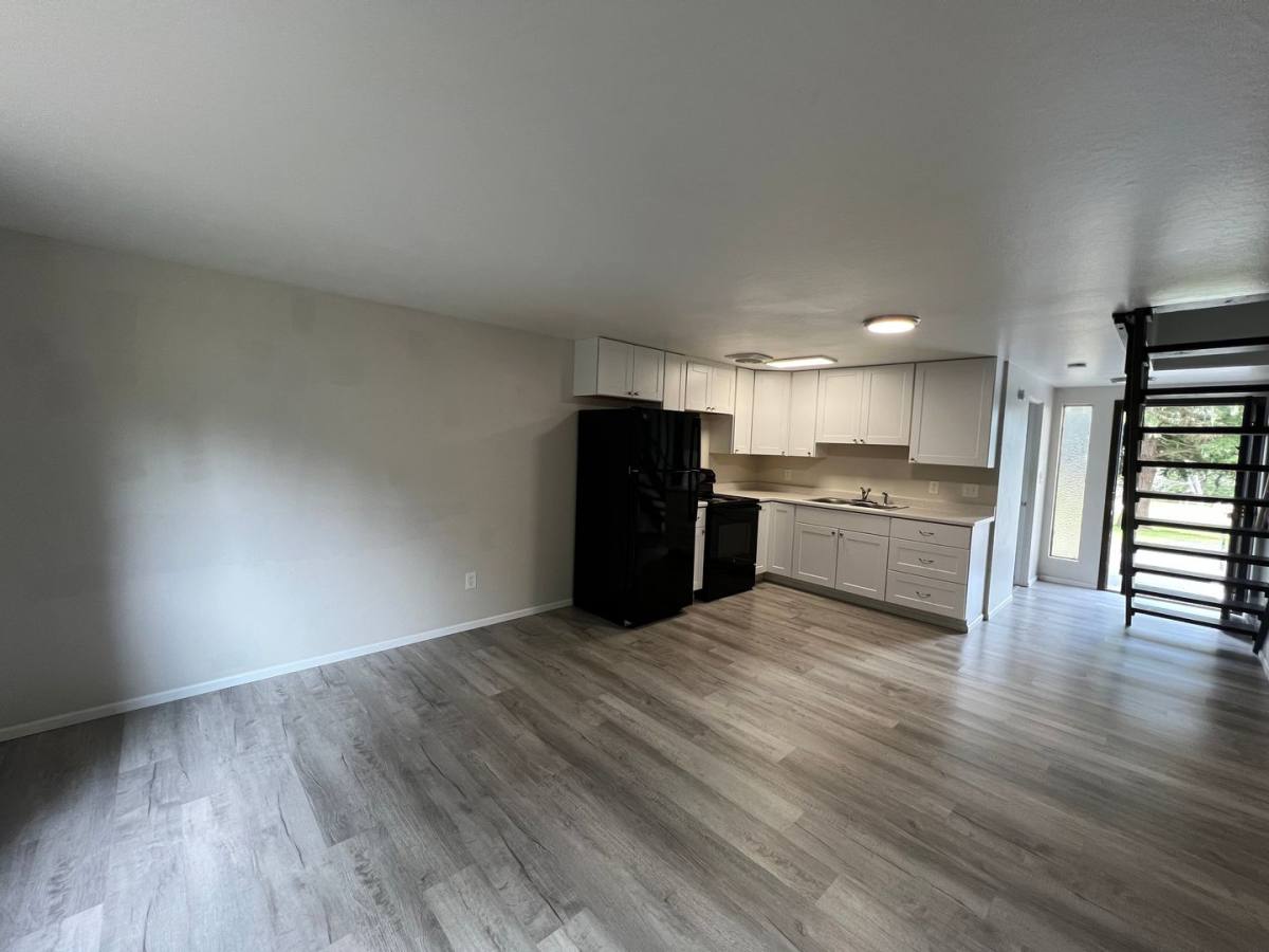 Apartment for rent at 324 Ackerman Ave, Coos Bay, OR 97420