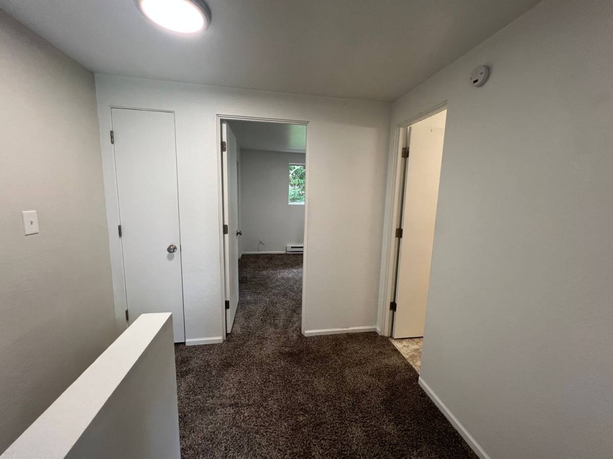 Apartment for rent at 324 Ackerman Ave, Coos Bay, OR 97420